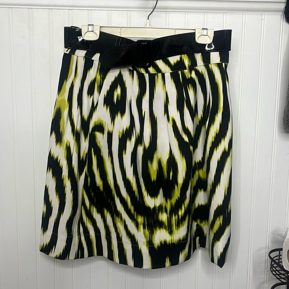 Worthington. Beautiful black and yellow skirt. Size 10. - Picture 3 of 5
